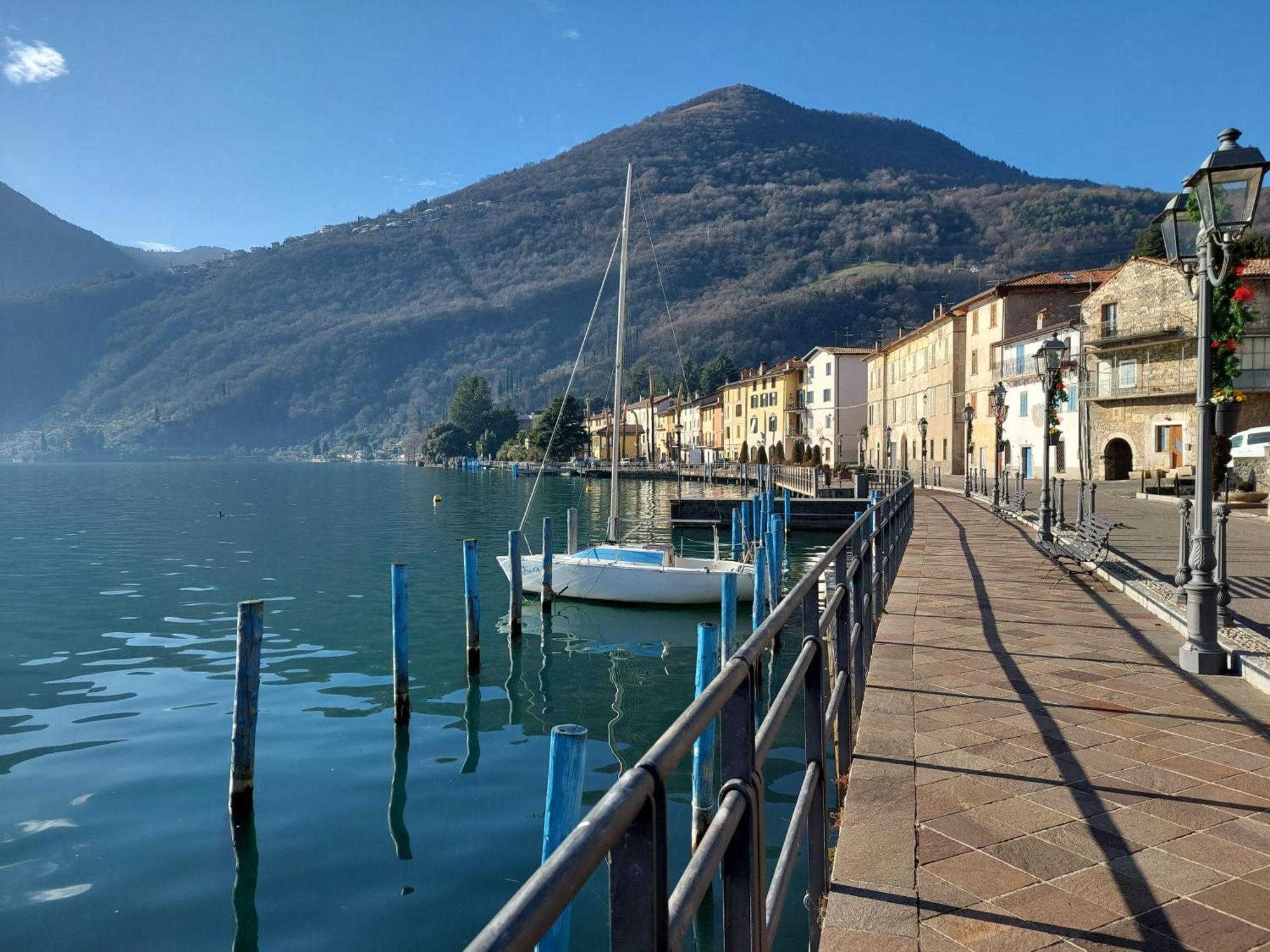 Miralago Casa Vacanze Riva di Solto Ngoại thất bức ảnh